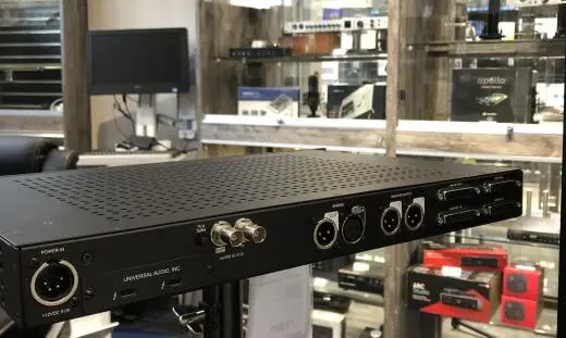 Universal Audio - UA-APX16 2